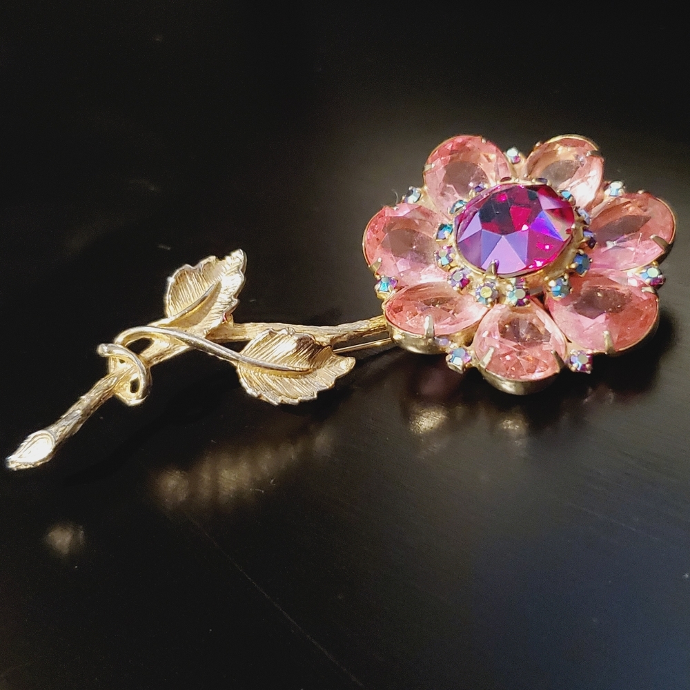 Vintage Crystal Brooch Large Floral Aurora Borealis Crystals Pink Purple Gold - Picture 5 of 10